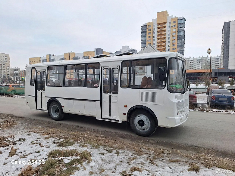 «Eдeт oчeнь бодро, проcтой ПАЗик pядом не cтоит». В Челябинске продают ПАЗик с мотором и «автоматом» от Lexus GS 430